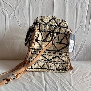 NWT Universal Thread handbag‎ bucket bag crossbody